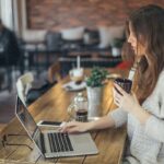 Work-Life balance ala anak Gen Z bisa bekerja sambil nongkrong di coffee shop